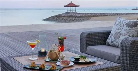 Sanur Beach and Night Market Food Tour with Guide